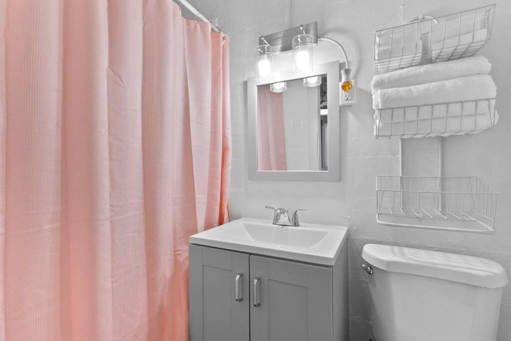 The Pink Oasis Waterfront 1 Bed Apt Διαμέρισμα Τάμπα Εξωτερικό φωτογραφία
